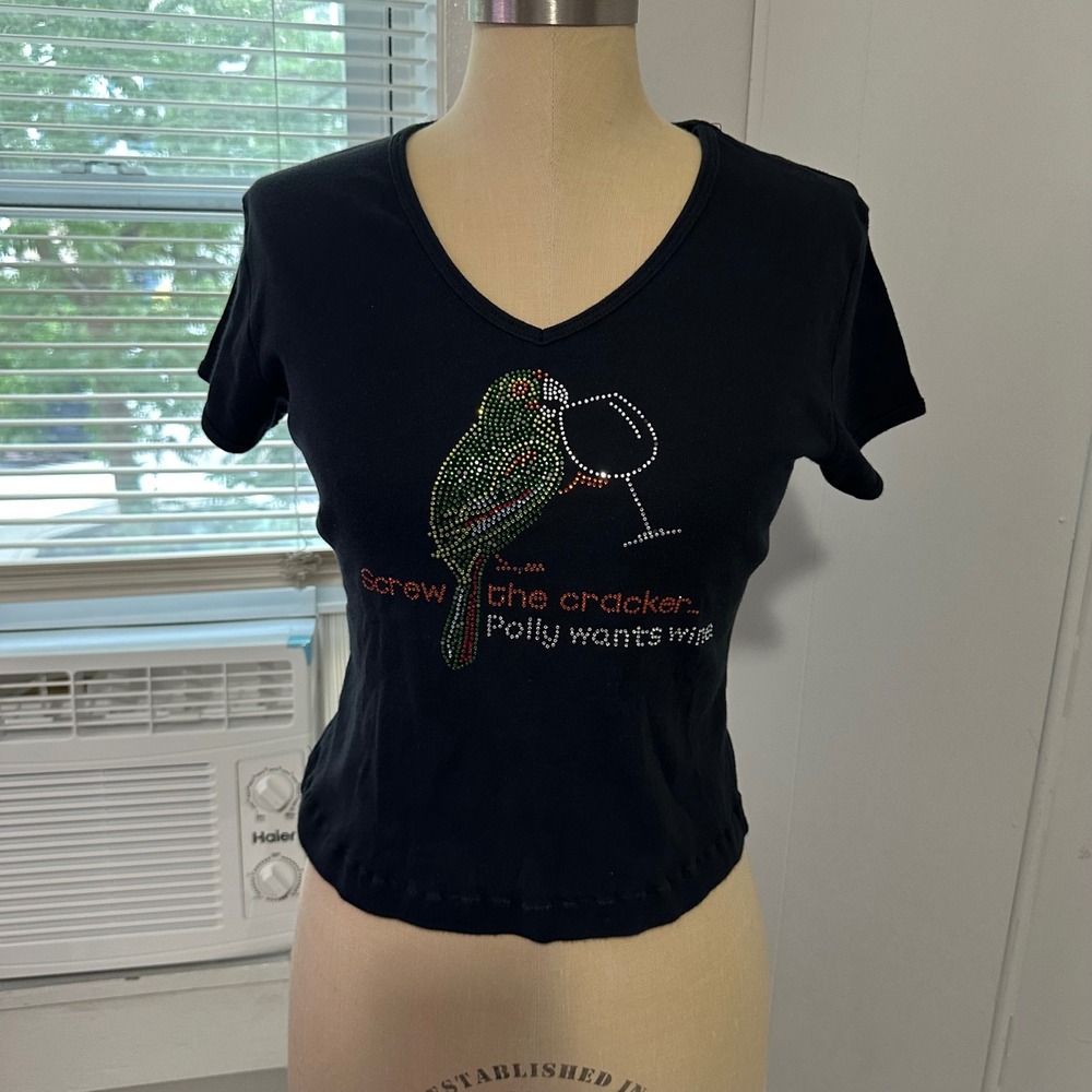 polly Wants Wine V-neck black T-shirt Size M Made in USA
